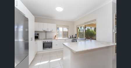 SPACIOUS FAMILY HOME - Photo 4