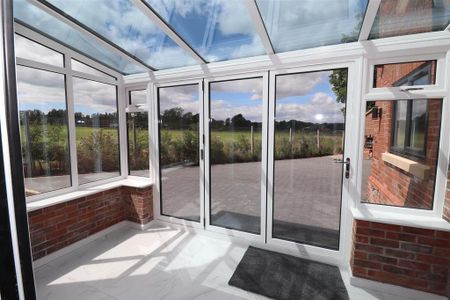 4 bedroom detached house to rent - Photo 3