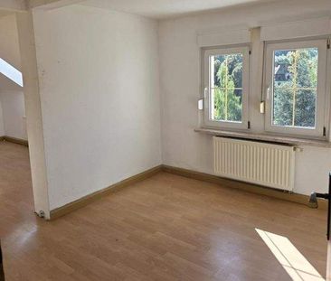 Großzügige 3-Zimmerwohnung unterm Dach in ruhiger und grüner Lage! - Foto 1