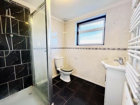 5 bedroom semi-detached house to rent - Photo 4