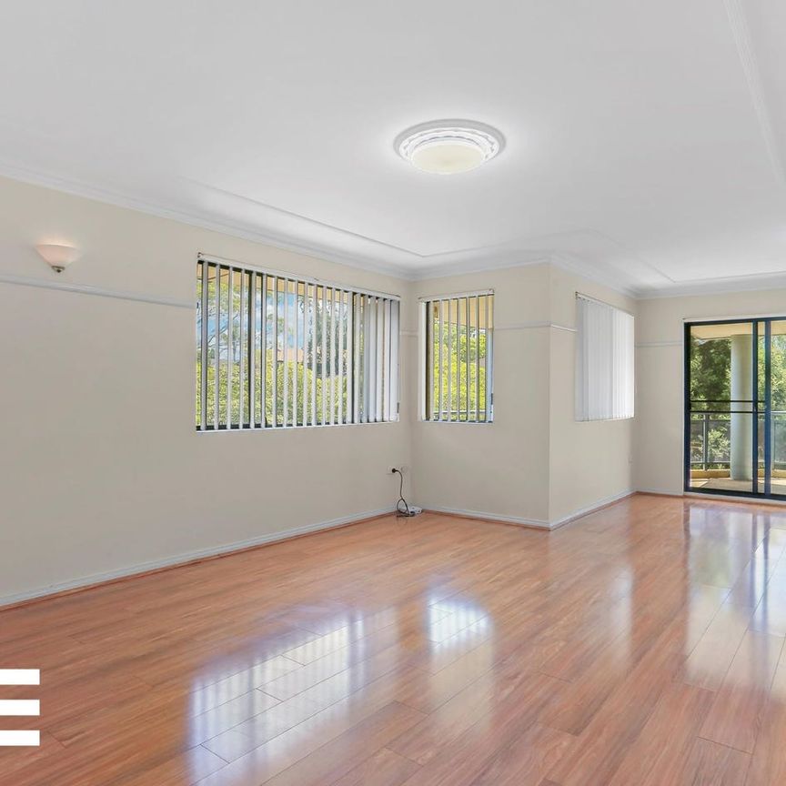 Bright + Spacious - Photo 1