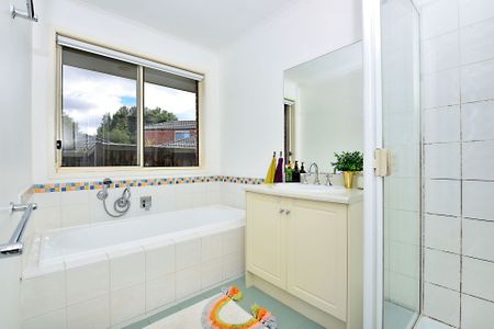 14 Kingsland Close, Dingley Village VIC 3172 - House For Rent | Domain - Photo 4