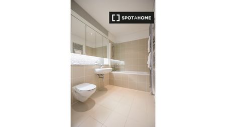 Apartment for rent in Docklands North, Dublin - Photo 2