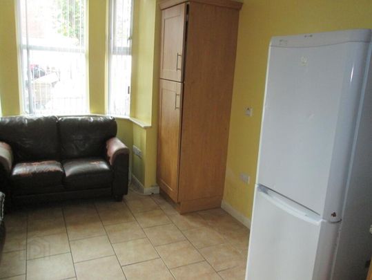 Great Apartment, 76a Rugby Avenue, Queens University Quarter, Belfast, BT7 1RG - Photo 1