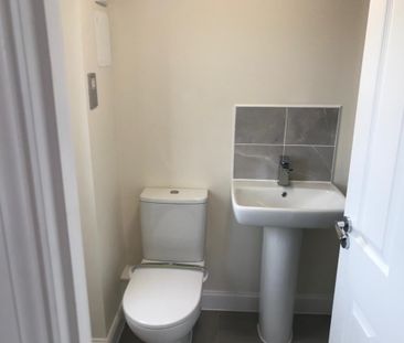 4 Bed Detached House, Fieldfare Way, CV4 - Photo 2