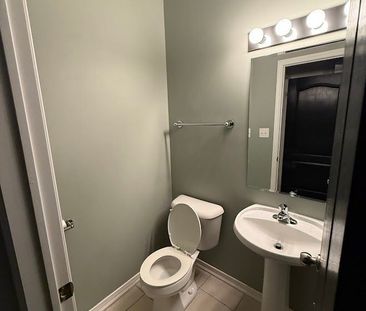 For Lease - 4744 Simpson Drive, Burlington, Ontario - Photo 3