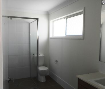 Contemporary Family Living in Coomera’s Big Sky Estate - Photo 4