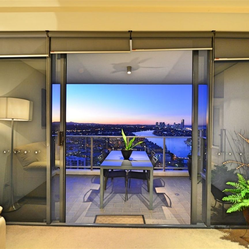 Luxury 1 bedroom plus study with Stunning Water View - Photo 1