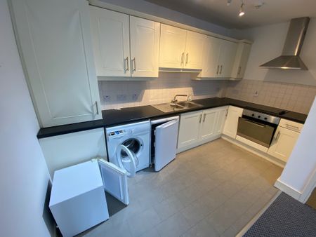 9 Cheston Close, Carrickfergus, BT38 7FL - Photo 3