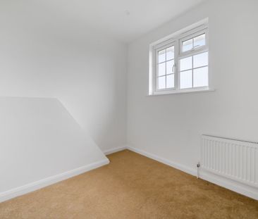 3 bedroom semi-detached house to rent - Photo 6