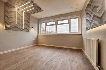 4 bedroom end of terrace house to rent - Photo 4