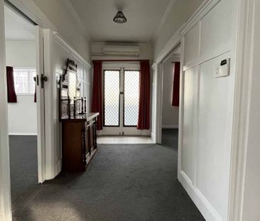 Charming 3-Bedroom Family Home for Rent in Wallaceville, Wellington - Photo 1