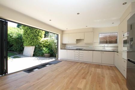 3 bedroom detached house to rent - Photo 5