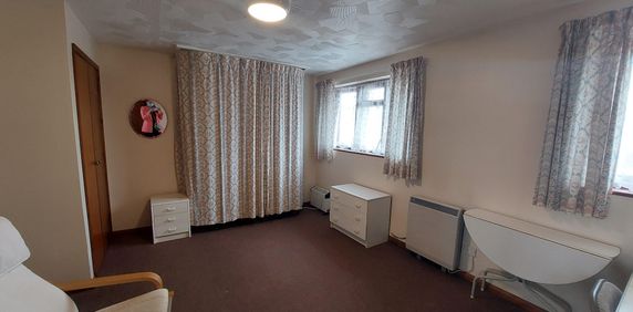 Burgess Road, Southampton - Photo 2