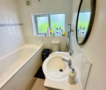 Room in a Shared House, Whatley Acenue, SW20 - Photo 6
