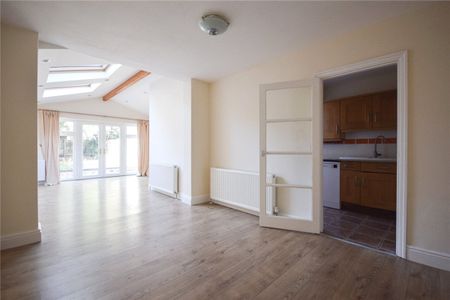 Well presented 3 bedroom semi-detached property situated in this highly sought after area with excellent access to the Science Park & City centre. GCH. Local amenities close by. Unfurnished. - Photo 5