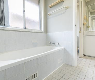 15 Wollaton Grove, Oakhurst NSW 2761 - House For Rent | Domain - Photo 6