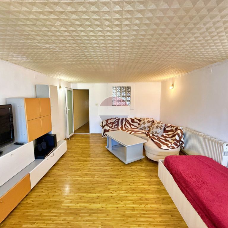 Casă cu 5 camere și garaj, de închiriat în zona Boul ... - Photo 1