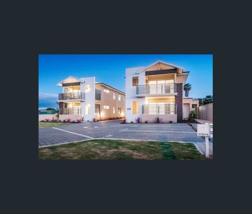 Boutique 2x1 Apartment in a small complex - Photo 1