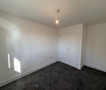 3 bedroom end of terrace house to rent - Photo 3