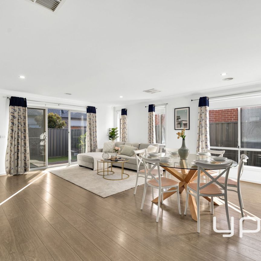 SPACIOUS FAMILY HOME IN A CONVENIENT LOCATION! - Photo 1