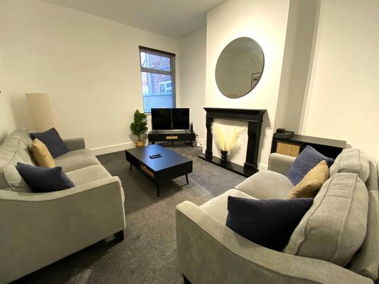 4 bedroom terraced house to rent - Photo 1