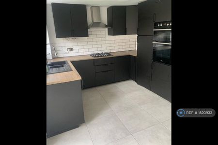 2 bedroom end of terrace house to rent - Photo 4