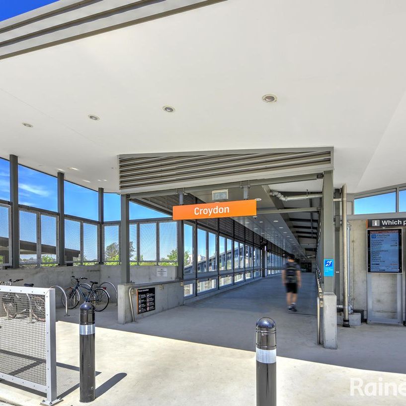 Stylish and modern living in a lively and vibrant environment - Photo 1