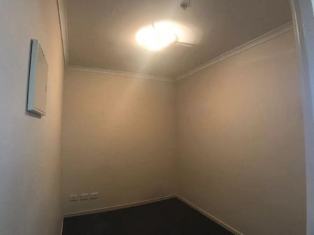 Unfurnished 2-Bedroom Apartment in Prime Melbourne CBD Location - Photo 4