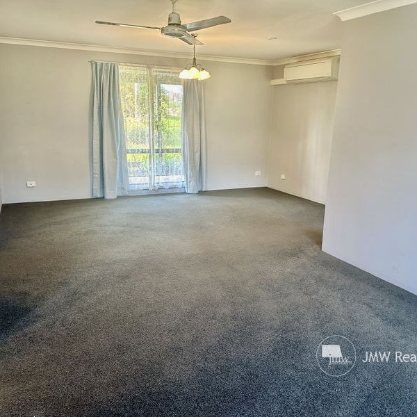 RURAL RETREAT - Photo 1