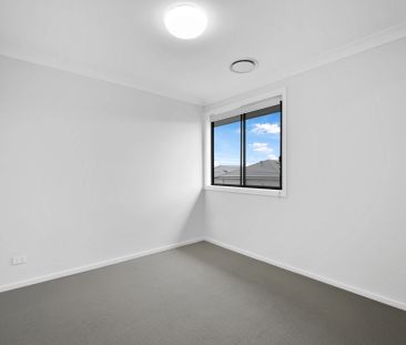 Modern & Sophisticated Home - Photo 3