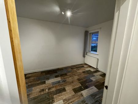 Modern & Spacious 1st Floor Apartment with Parking for Rent in Birmingham - Photo 3