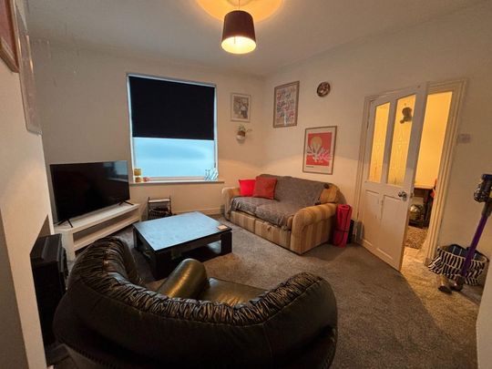 3 bedroom semi-detached house to rent - Photo 1