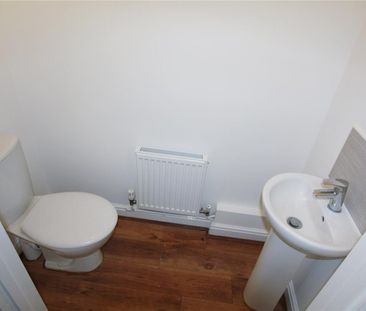 2 Bedroom House to Rent in Grove Road, Rushden, Northants, NN10 - Photo 2