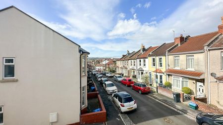 2 bedroom Flat To Let - Photo 4