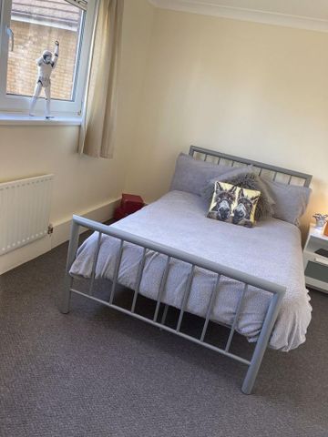 4 bedroom apartment to rent - Photo 4