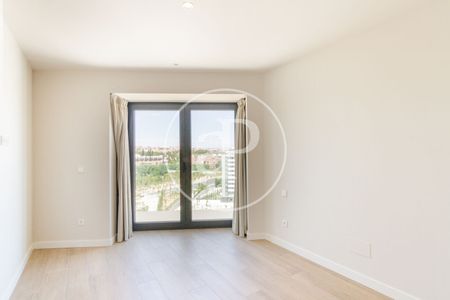Flat for rent in Madrid Río - Photo 2