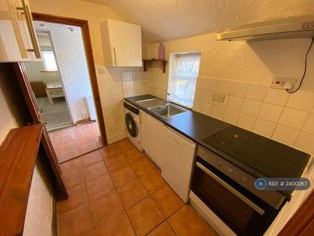 2 bedroom flat to rent - Photo 5