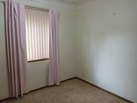 Three bedroom house - Photo 2