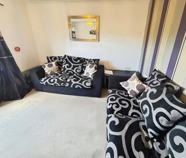 4 bedroom end of terrace house to rent - Photo 2