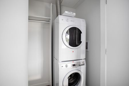 537 Foster Avenue, Coquitlam - Photo 4