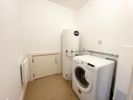 3 bedroom flat to rent - Photo 3