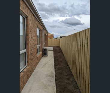 Contemporary, comfortable, convenient living in Armstrong Creek - Photo 4