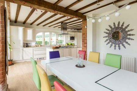 4 bedroom barn conversion to rent - Photo 2