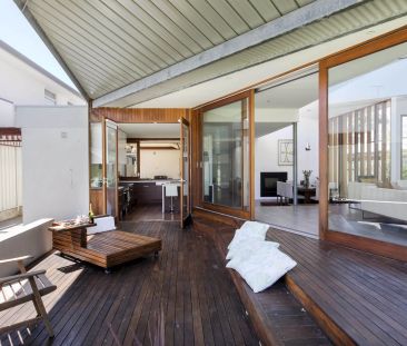 Immaculate and Eclectic Furnished Family Home, in Sought After Suburb - Photo 6