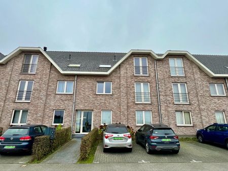 Ruim appartement met 2 slaapkamers, terras én autostaanplaats! - Photo 3