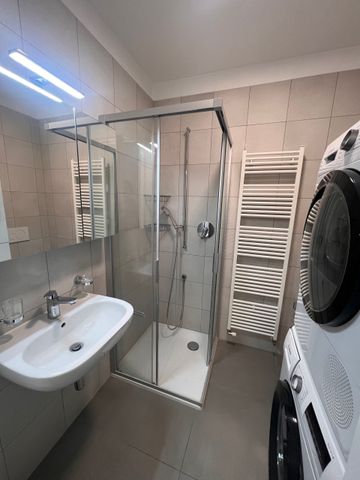 LUMINOUS 2.5-ROOM APARTMENT FOR RENT IN RECENTLY RENOVATED BUILDING - Photo 5