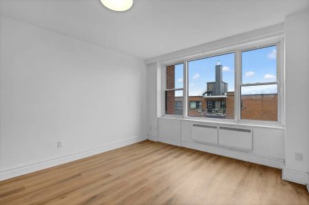 Westmount Place — 2 Bedrooms Unit - Photo 3