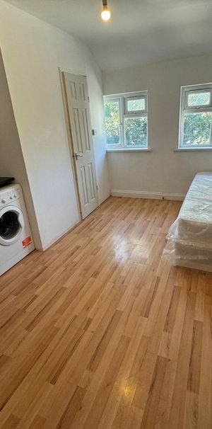 Studio Flat, Lyon Park Avenue, HA0 - Photo 1