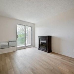 LIBRE MAINTENANT!!! 579-880-8879 Superbe condo rénové à l'été 2025, offrant 2 chambres lumineuses Chauffage, électricité et climatisation inclus pour - Photo 2